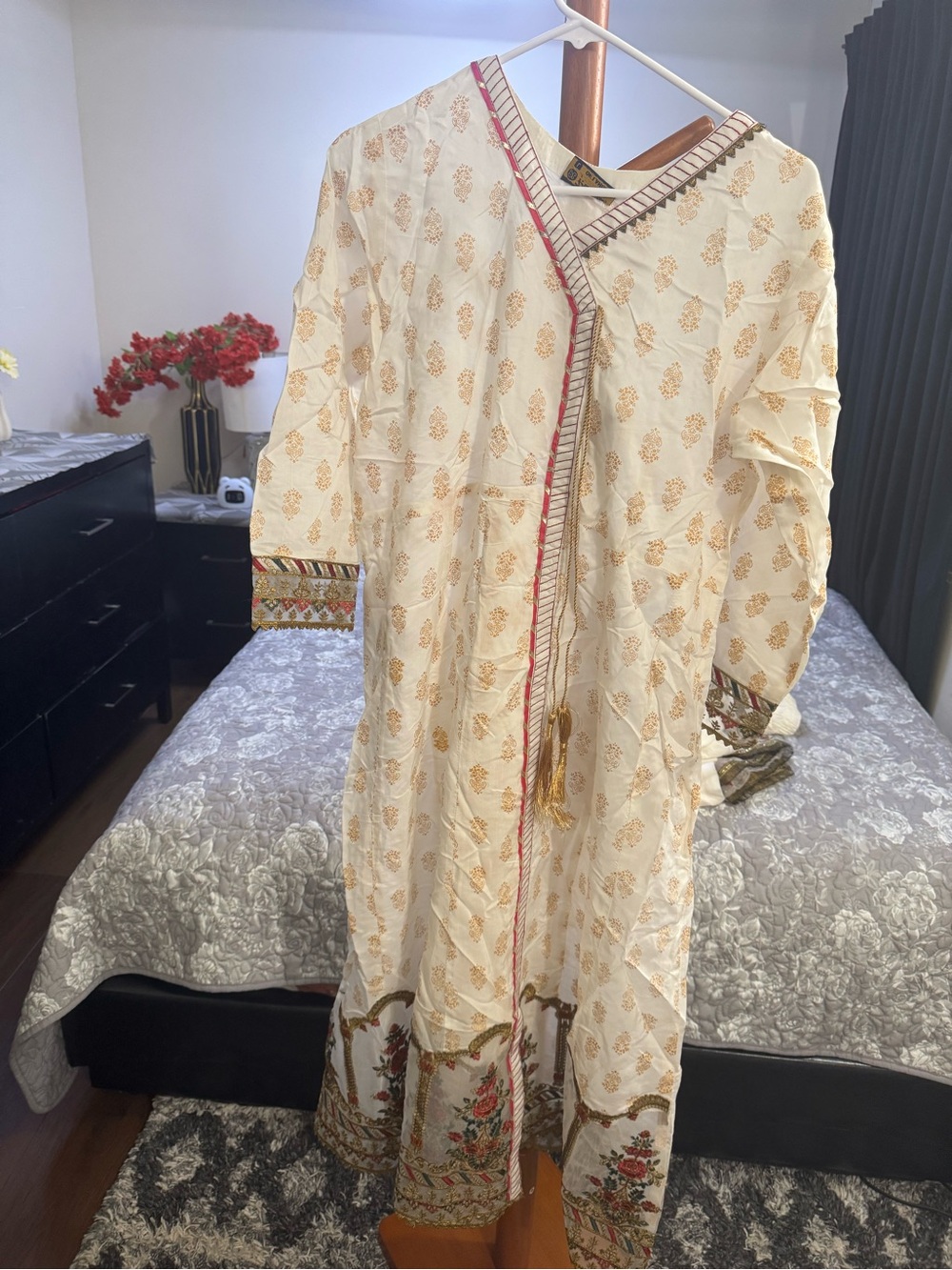 Ivory Floral Embroidered Long Kurta